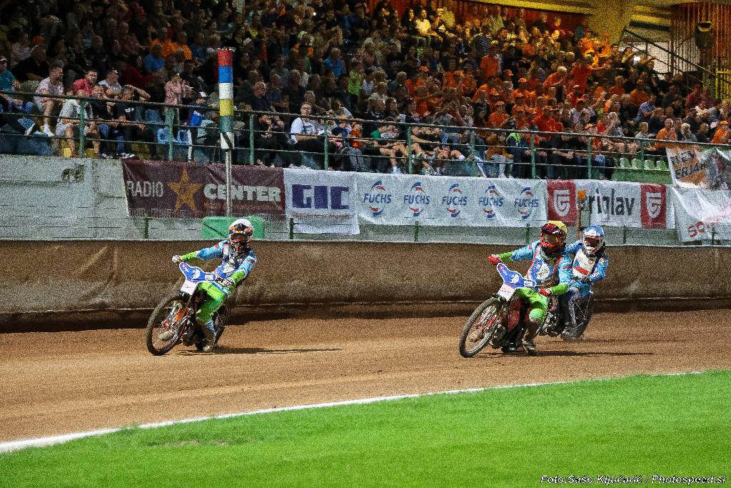 Domači oval s stopničkami