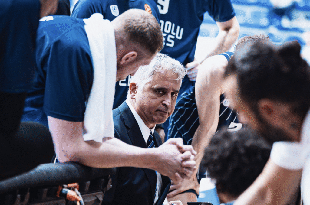 Rado Trifunovič na klopi Efes Pilsna